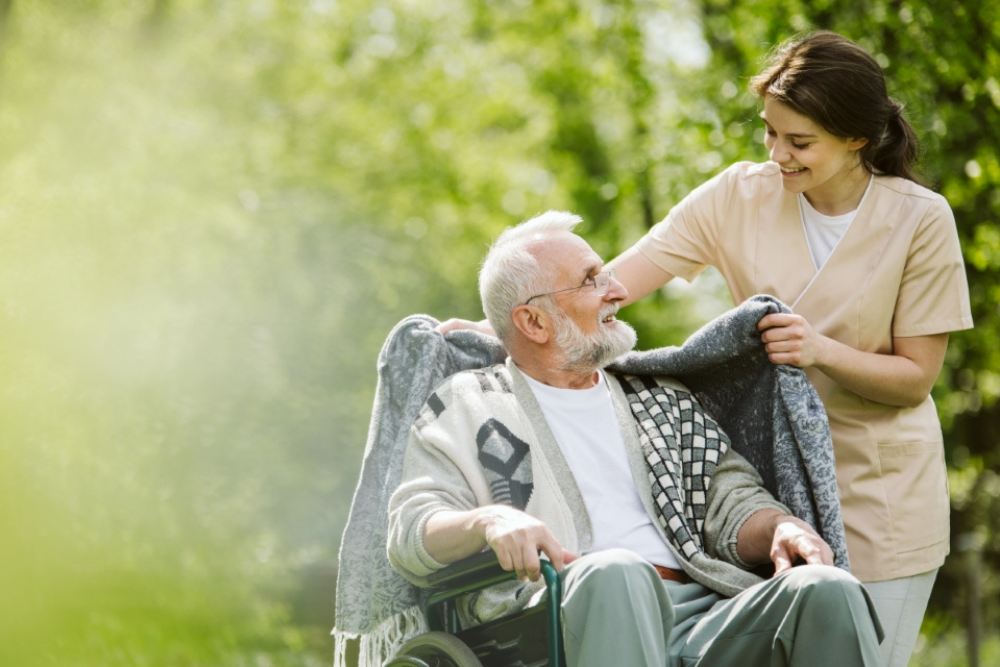 Course on assisting an older adult with shaving