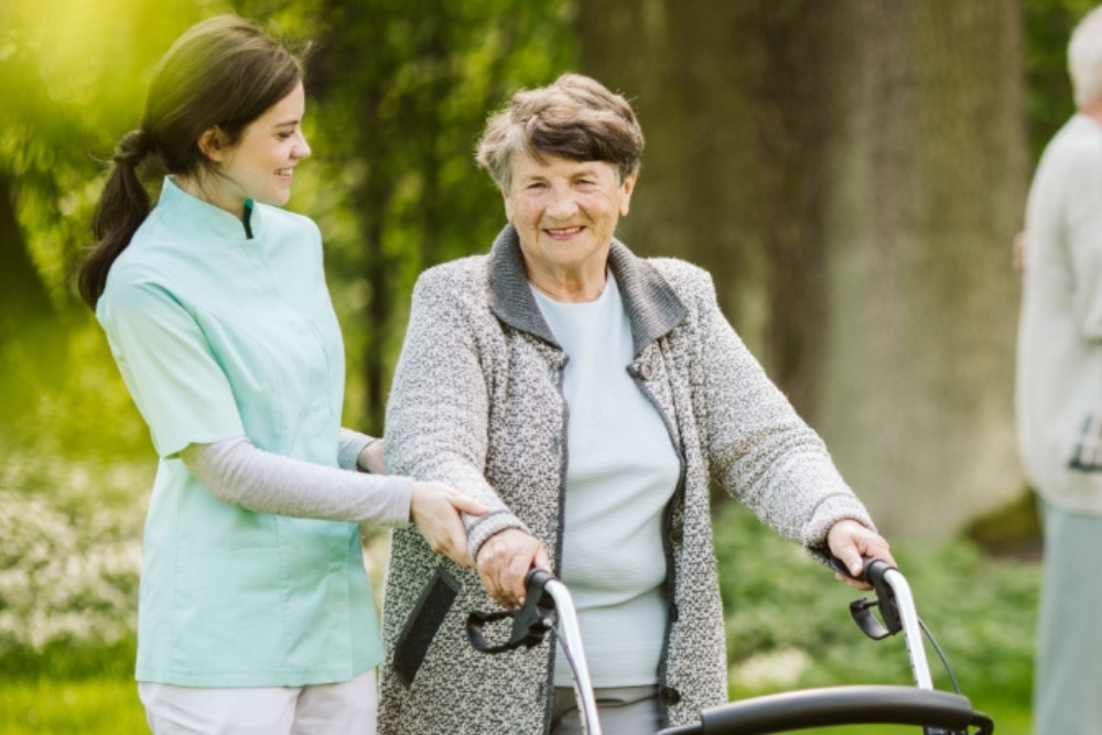 Caregiver course on safety procedures and injury prevention in the workplace